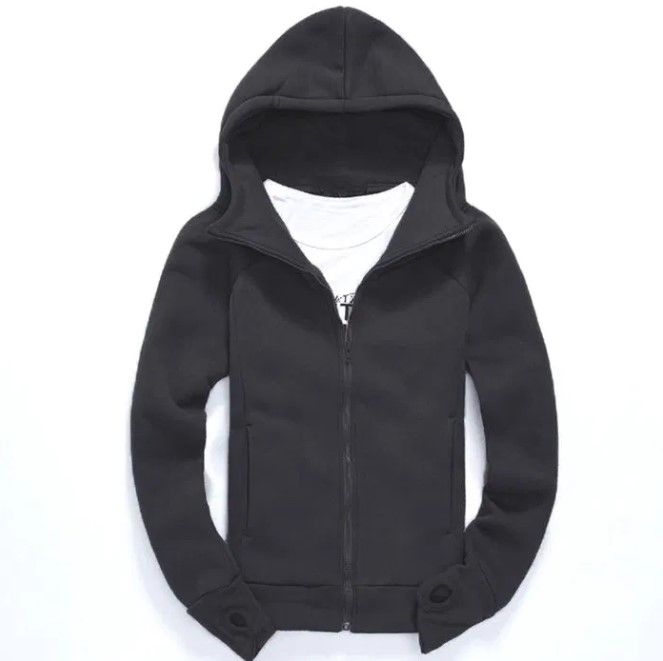 Sweat preta com capuz e punhos para polegar