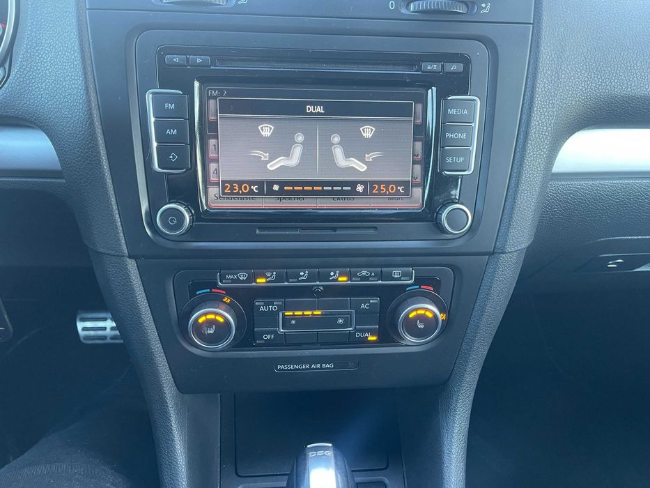 Volkswagen Golf VI   2011г