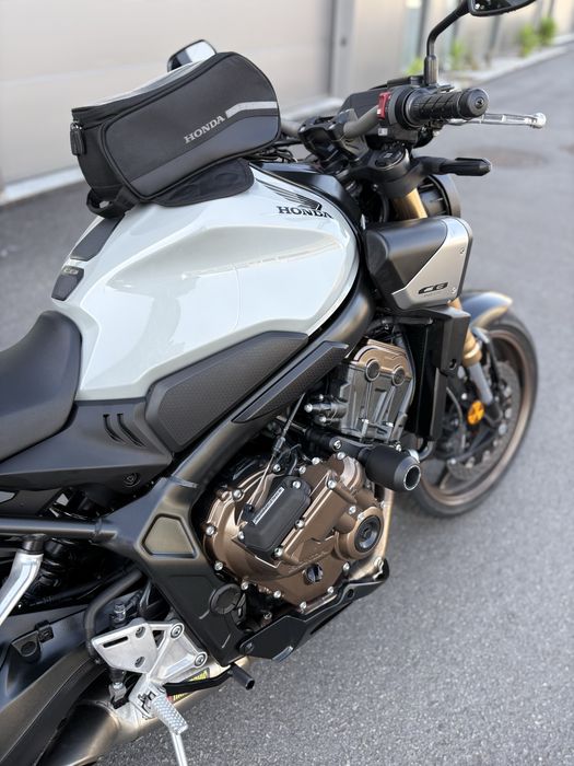Honda CB 650 RA - E Clutch  ( Extras )  Akrapovic