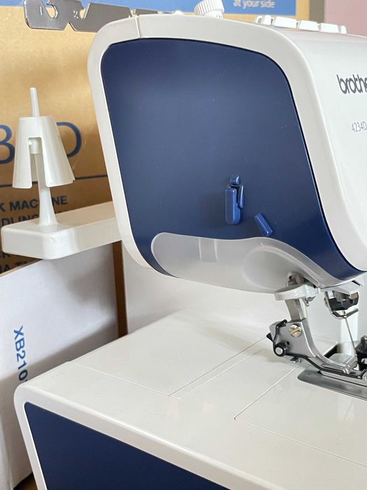 Overlock Brother 4234D plus stolik powiększający pole pracy