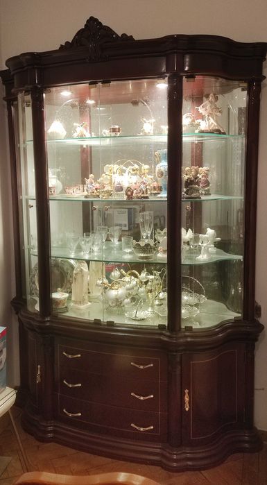 Armário vitrine com luz