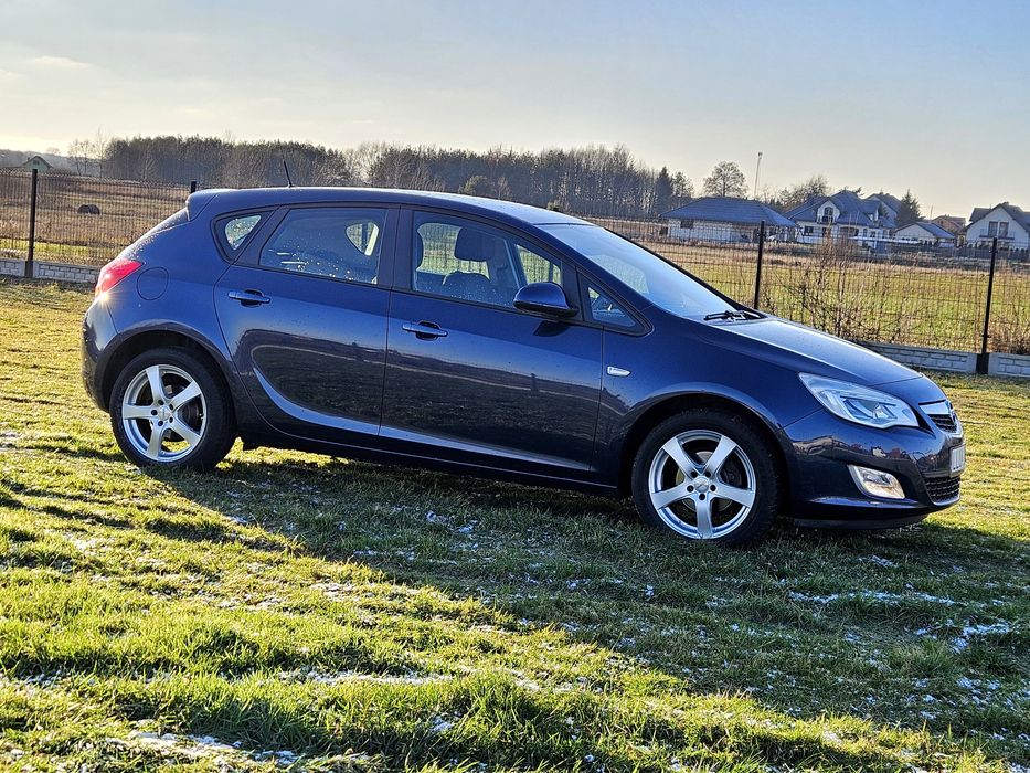 Opel Astra J 2011r. 1.4 Turbo 120km