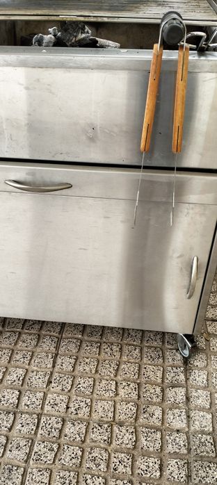 Assador em inox com grelhas