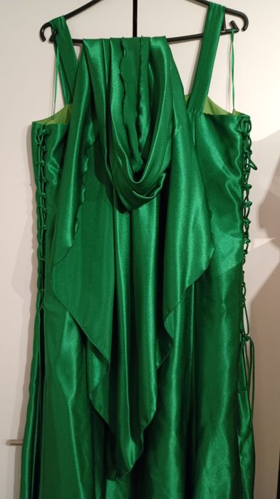 Wieczorowa suknia karnawałowa z szalem