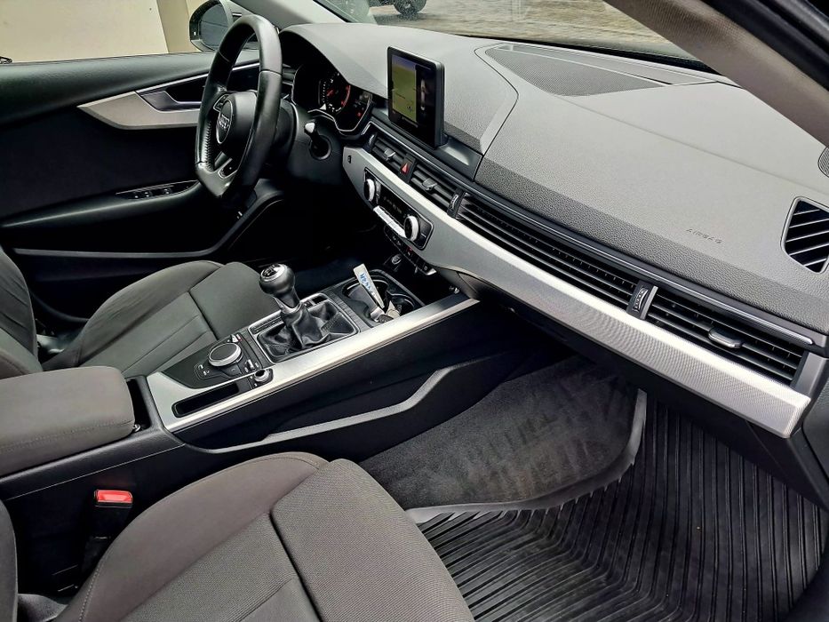 Audi A4 .B9 Sedan navi