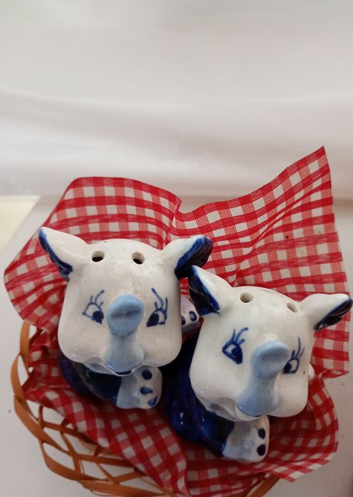 Porcelanowa solniczka pieprzniczka