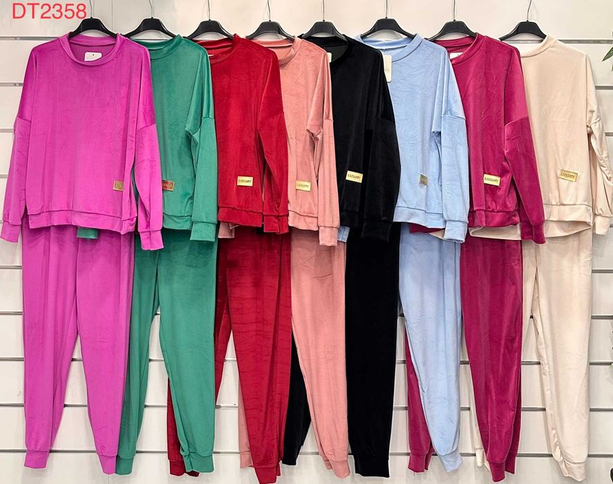 Dresy welur gładkie,w serek lub pod szyjkę