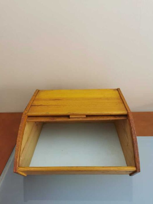 Caixa antiga de madeira do pão clássica antiguidade barata!