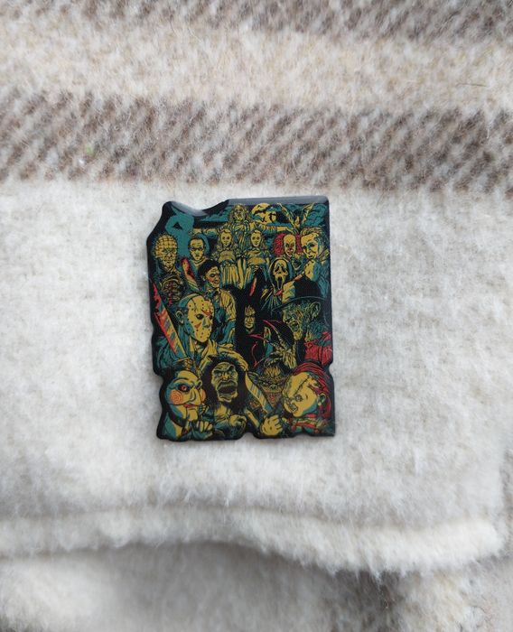 Pin pins przypinka wpinka broszka postacie z horrorów Freddie chucky