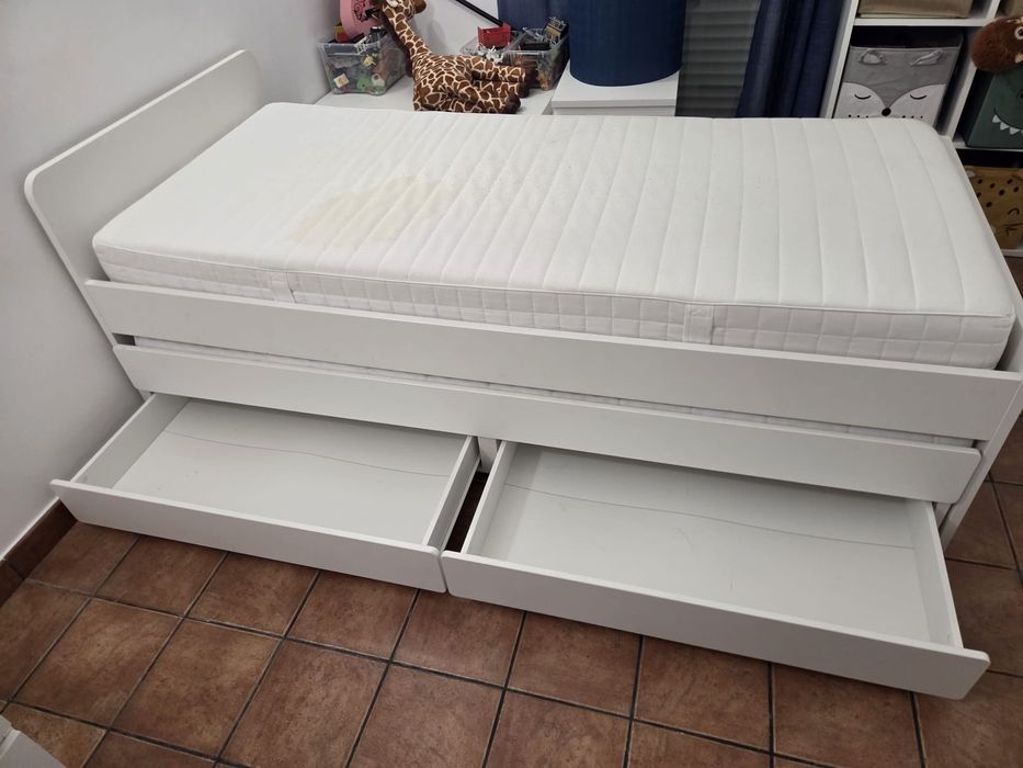Estr. Cama c/ cama-gaveta + arrumação SLakt (Ikea)