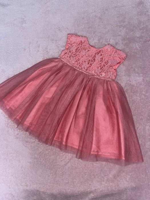 Очень яркое пышное платье на девочку 12-18 мес