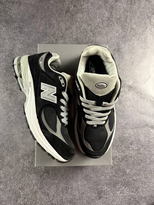 New Balance 2002r Black White