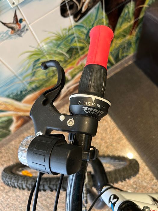 Bicicleta B’Twin Rockrider 300 – rodas 24’’