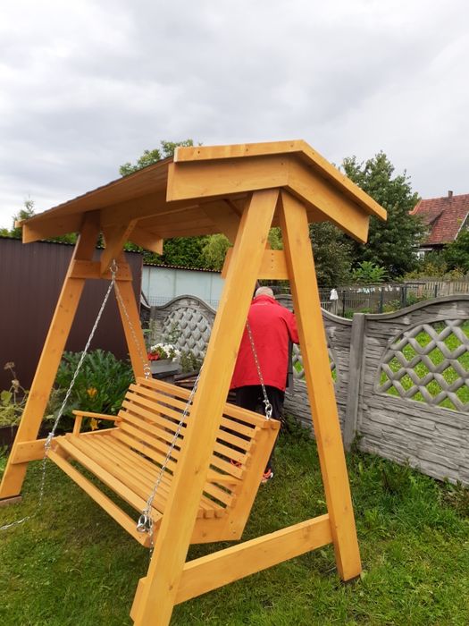 Huśtawka ogrodowa drewniana