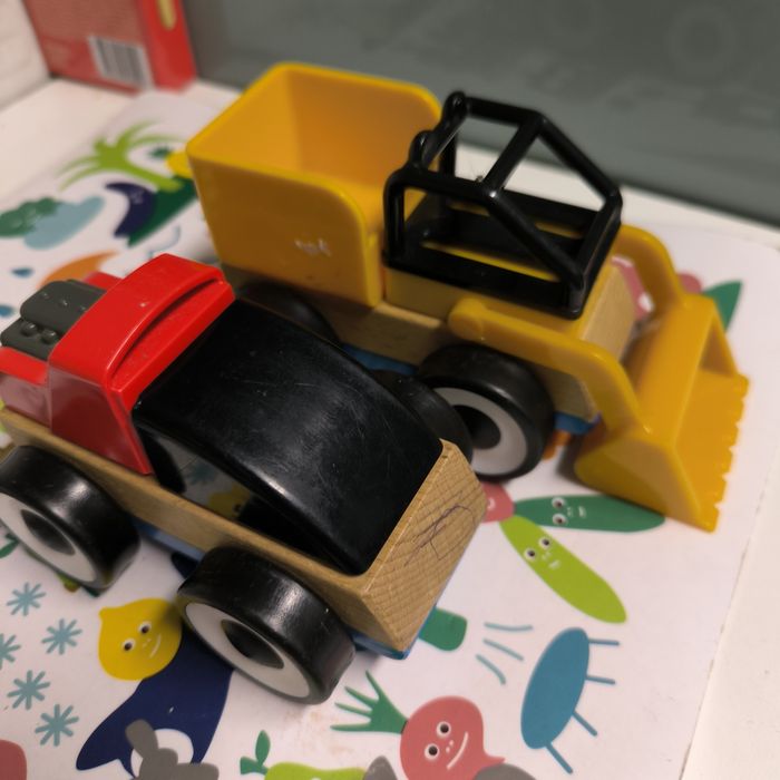 IKEA lillabo carros madeira