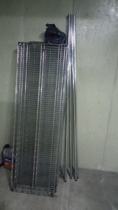 Estantes em inox com prateleiras