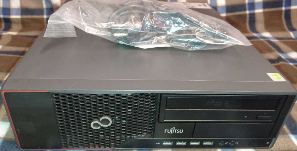 Komputer SFF Fujitsu Esprimo E900
