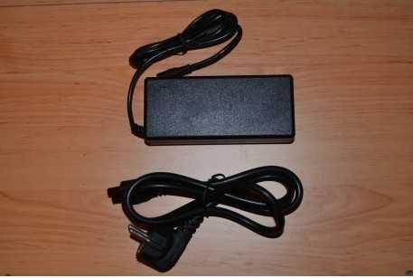 Carregador Toshiba 15V - 6.0mm x 3.0mm + Cabo