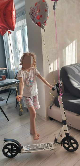 Гарний, надійний самокат