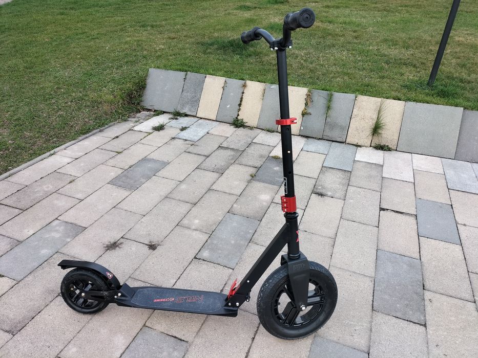 Hulajnoga NILS HC300 – duże pompowane koła, jak nowa!