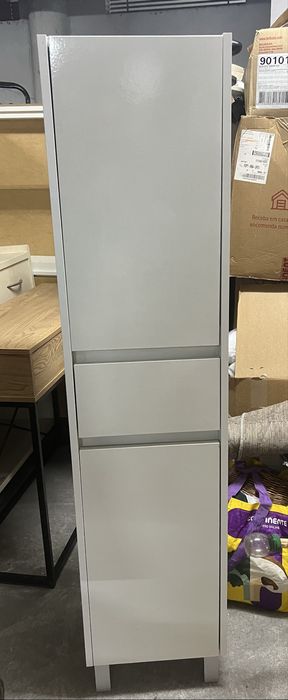 Movel  branco para casa de banho