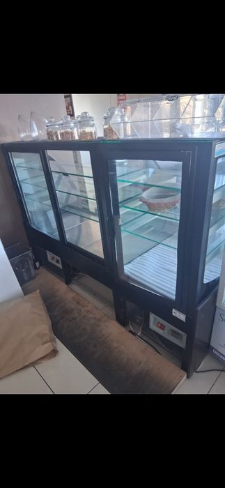 Vitrina refrigerada de pastelaria