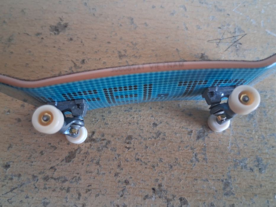 Skate de dedo azul claro