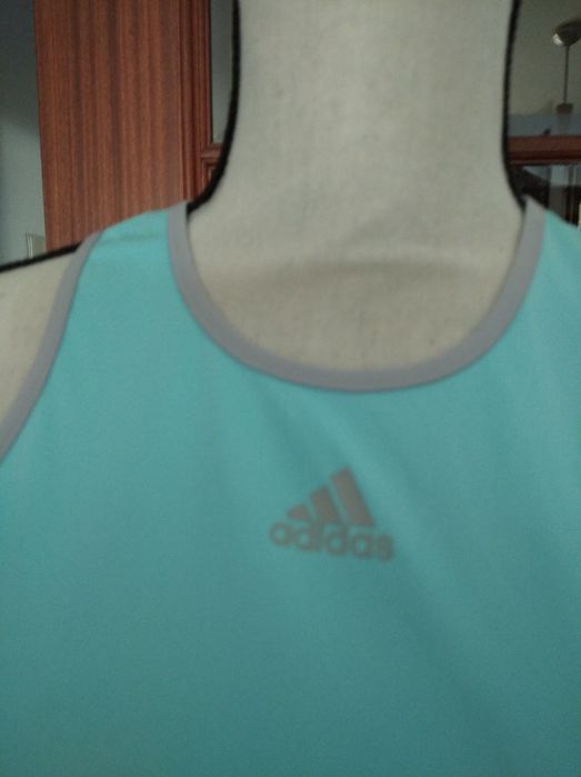 Camisola da Adidas nova tamanho 14/15 anos o