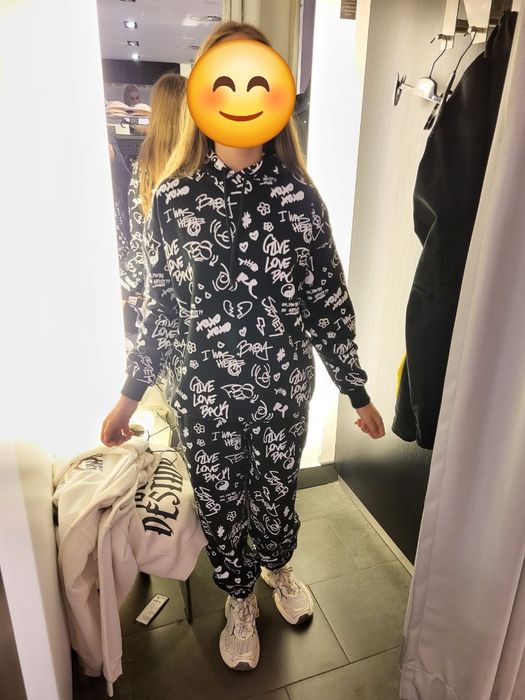 Теплий спортивний костюм на дівчинку.