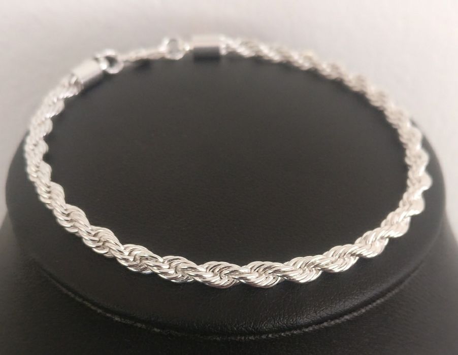 Cordão, fio, pendente e pulseira em prata estrelina