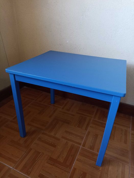 Mesa IKEA para crianças