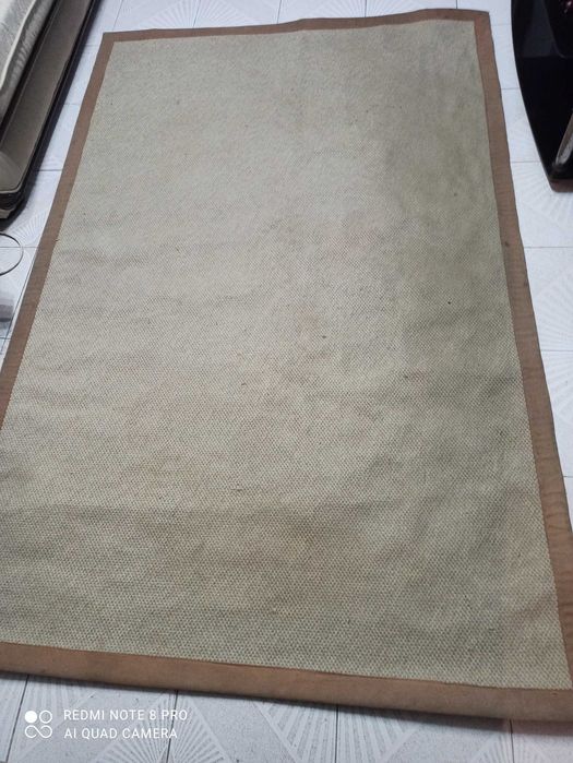 Tapete sala usado 2.10 m por 1.40 m parece rafia cisal ou corda