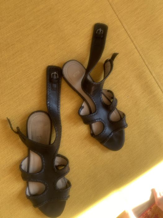 Продам сандалі BOSS