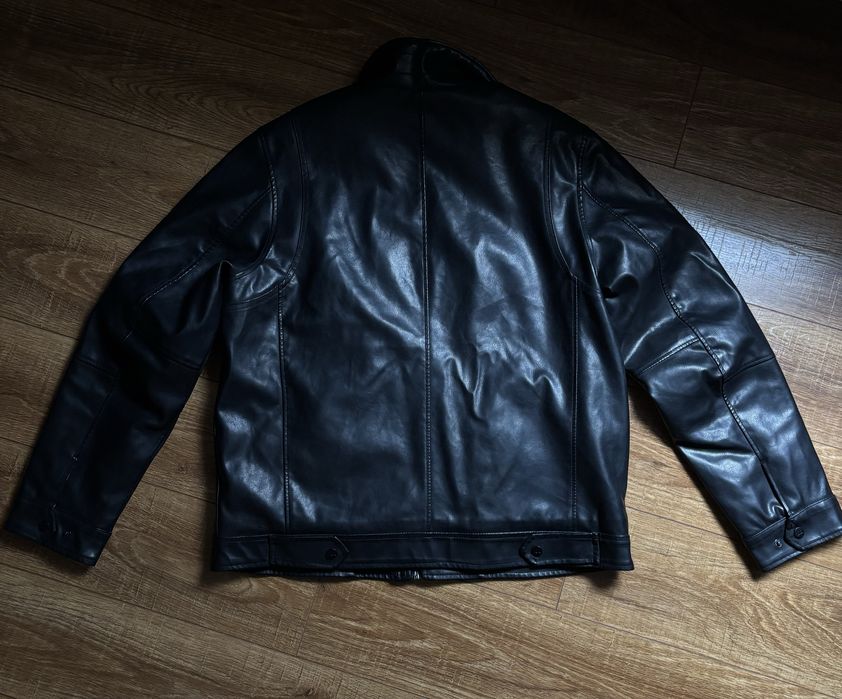 Кожанка Levis.