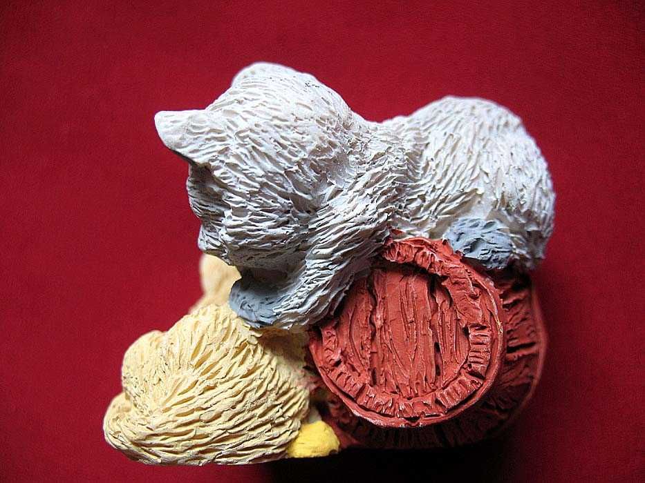 Kot - dwa młode kotki - figurka - 4 x 5 x 4 cm