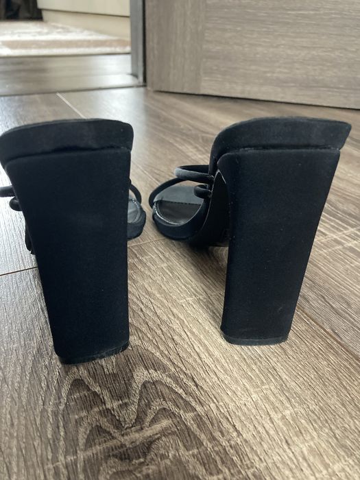 Босоніжки prettylittlething