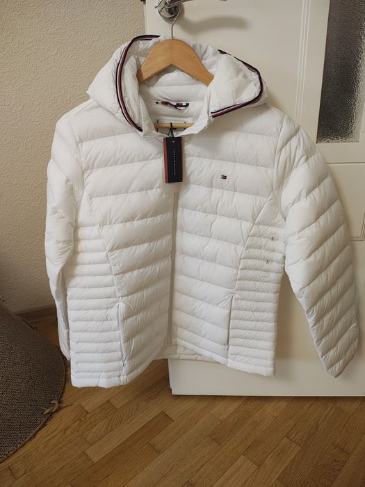 Продам новую женскую куртку Tommy  Hilfiger