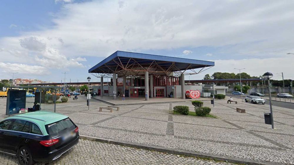 T2 Luminoso com 2 Varandas e Arrecadação | Monte Abraão