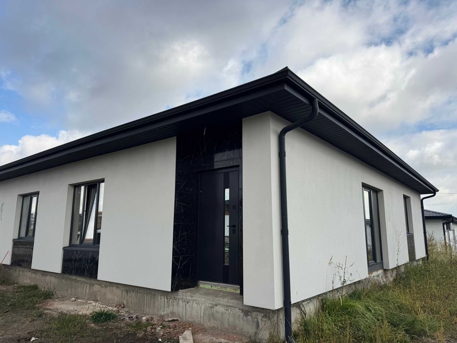 Просторий будинок 80 кв м з сучасним плануванням