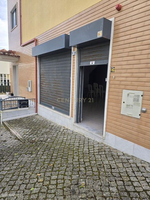 Loja para Arrendamento na Ramada – 115 m²