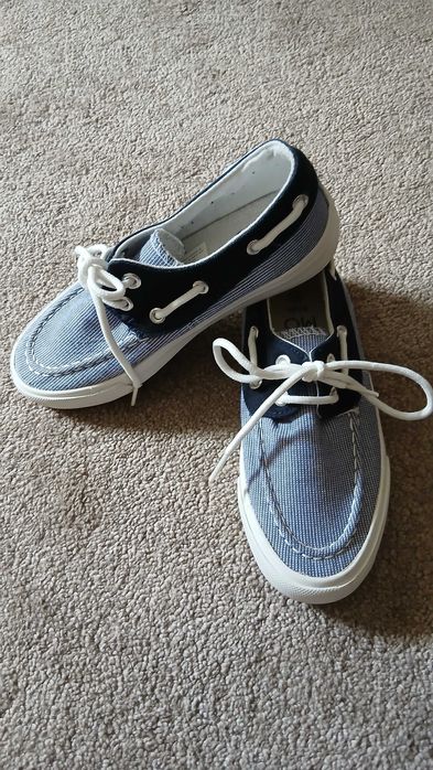 Sapatos menino tamanho 31