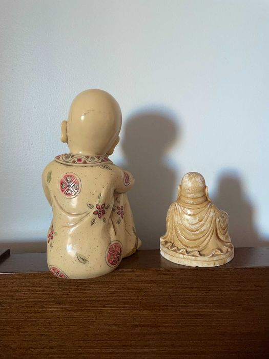 Conjunto de 2 estatuetas de monges budistas