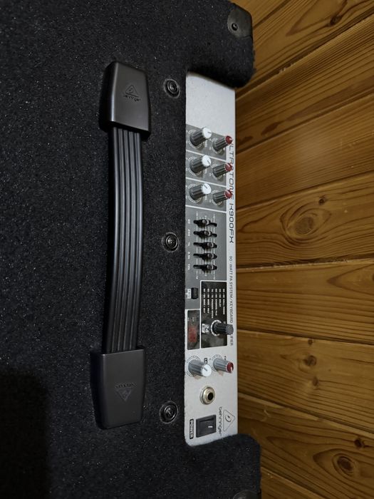 Behringer K900FX wzmacniacz