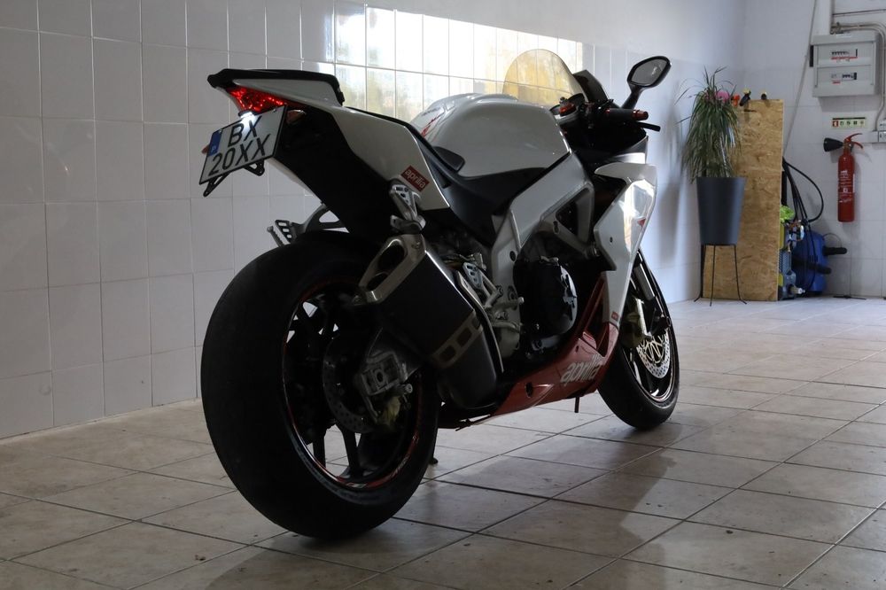 Aprilia Rsv4 1000r