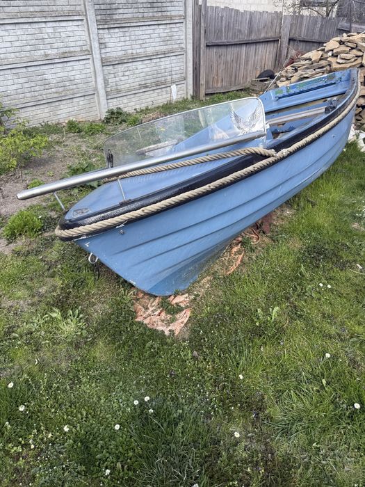 Łódka motorówka – baza do odnowienia. Tanio!