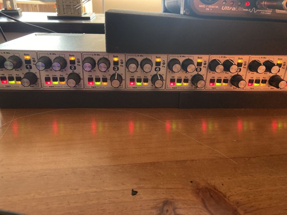 Preamplificador de microfone Studio Projects SP828