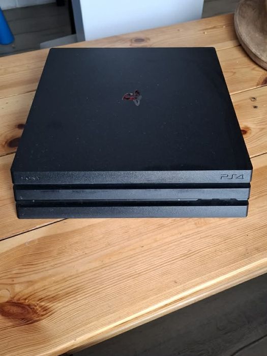 sprzedam PlayStation 4