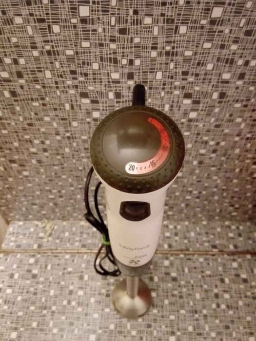 Блендер погружной фирмы Moulinex 750w