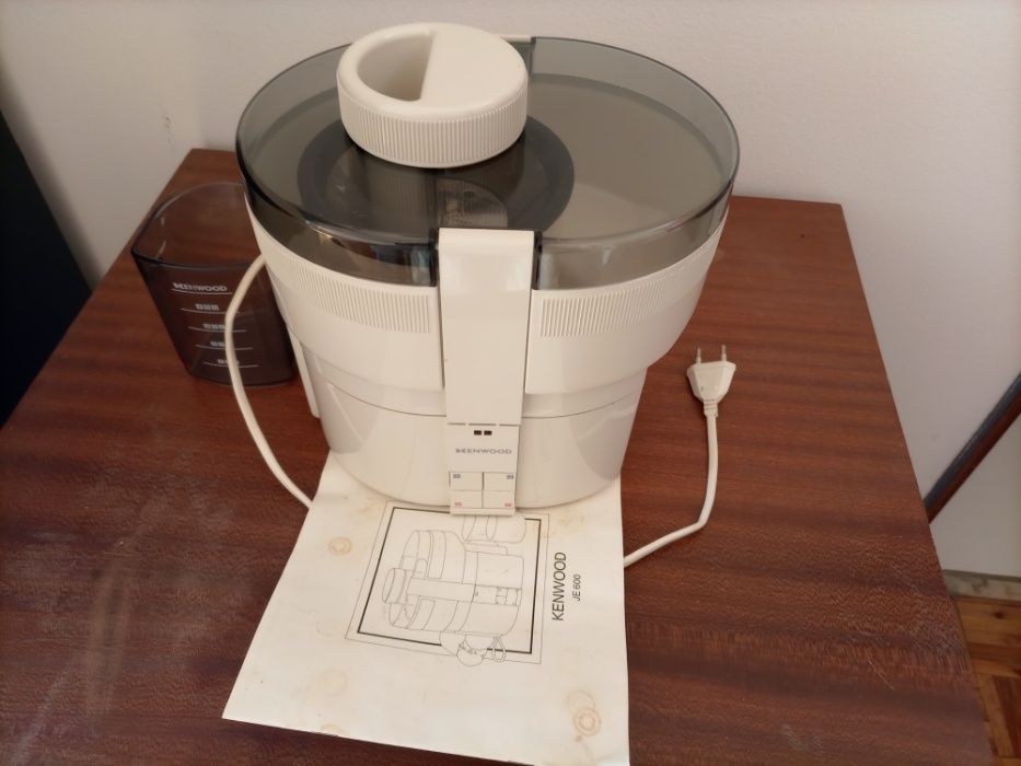 Maquina de Sumos / Centrifugadora / Liquidificadora Kenwood JE 600