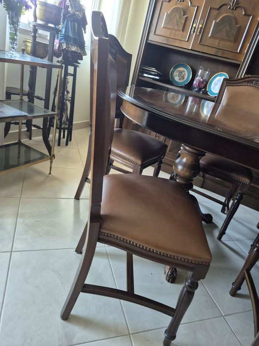 Mesa com cadeiras